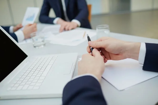 Perché i Settori Regolamentati Richiedono la Back to Back Traduzione