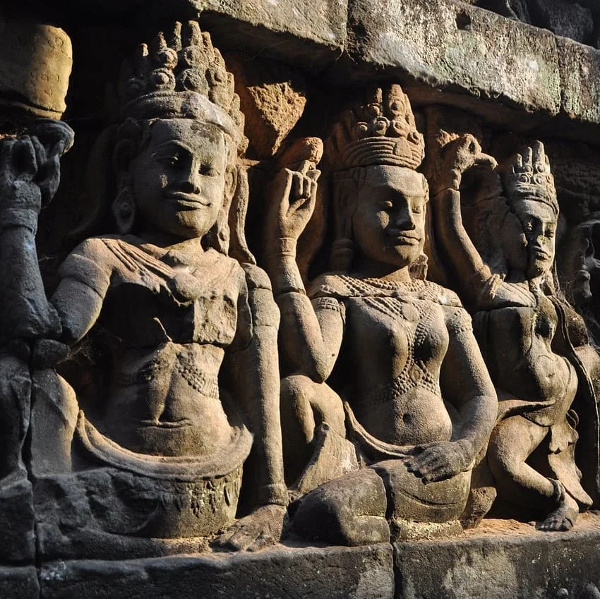 Vantaggi della società di traduzioni in khmer PoliLingua